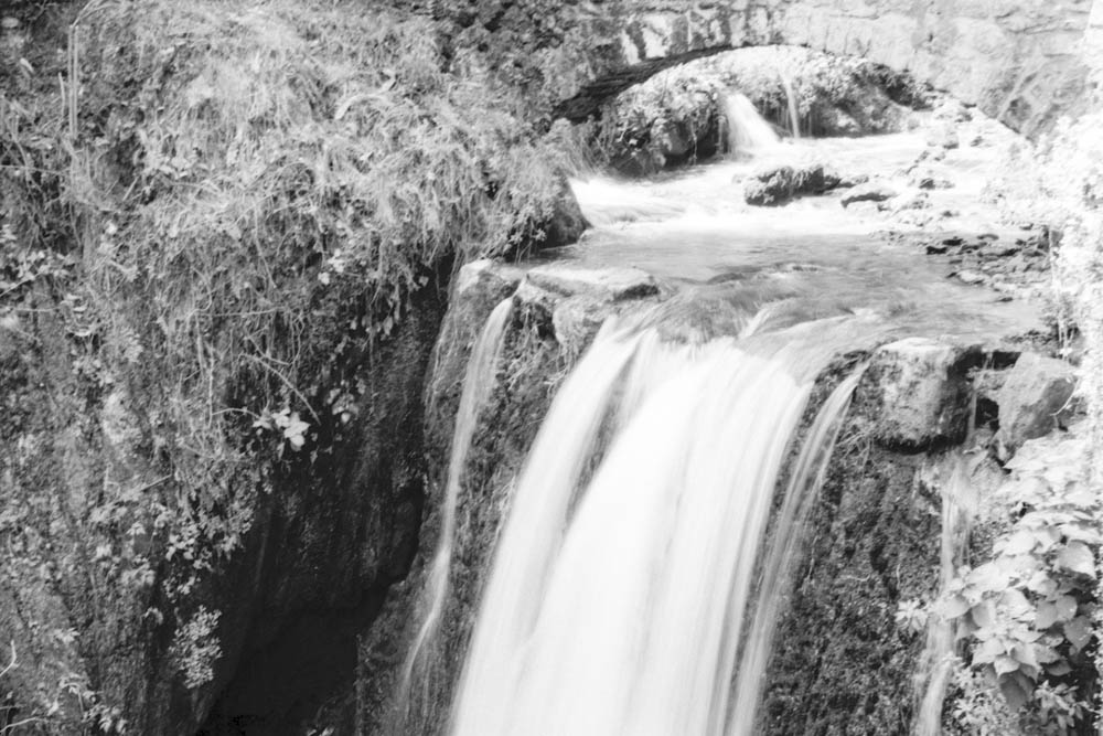 Wasserfall mit Langzeitbelichtung (Beispiel)