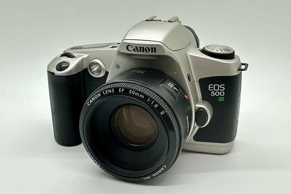 Canon EOS 500N zusammen mit dem Canon EF 1.8/50 Objektiv