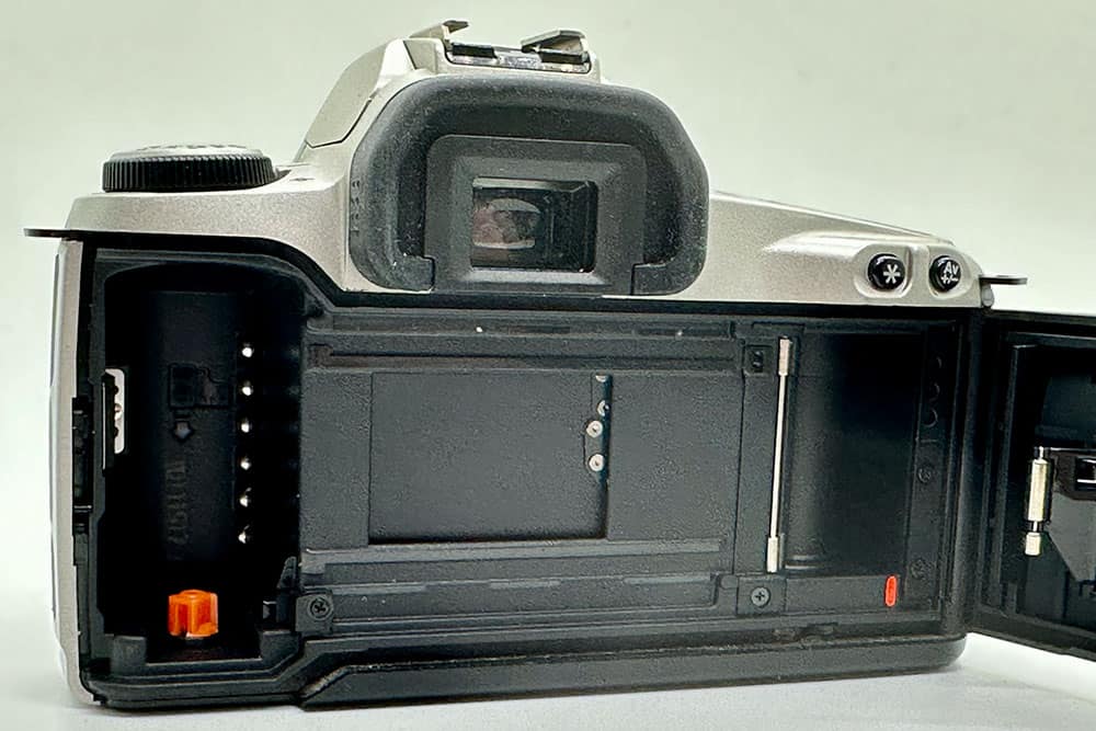 Canon EOS 500N offen