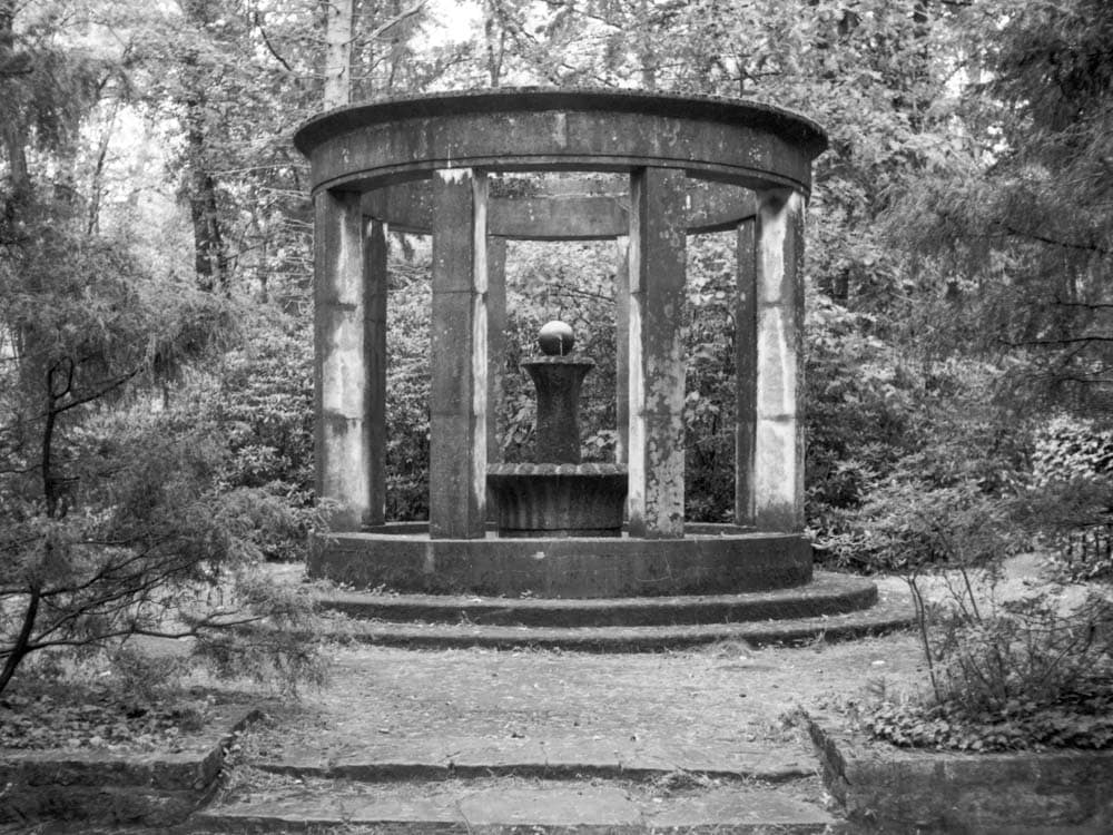 Foto eines Brunnens auf dem Südwestkirchhof Stahnsdorf