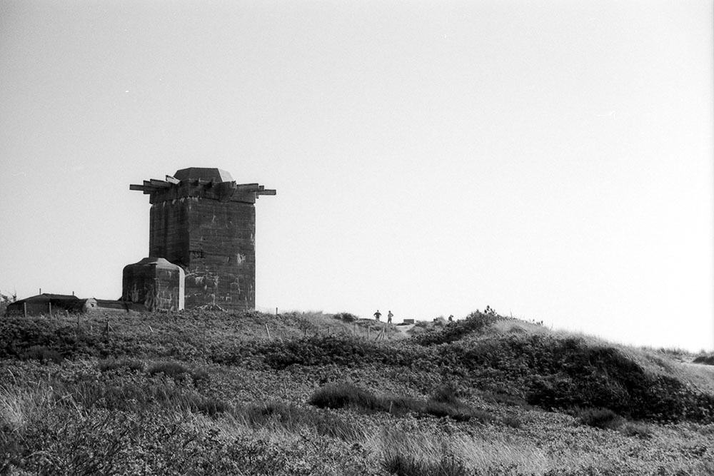 Foto eines alten Radarturmes bei Blavand, Dänemark